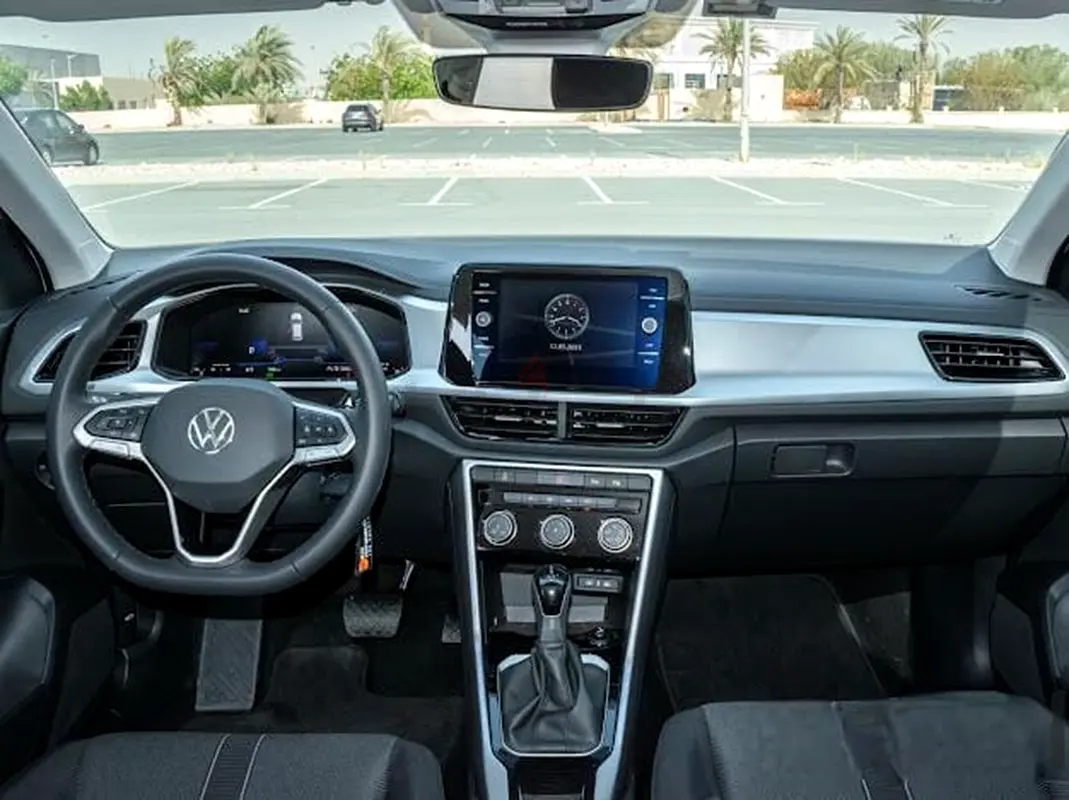 2024 Volkswagen T-Roc for Rent in Motor City photo 8