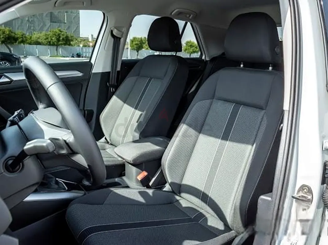 2024 Volkswagen T-Roc for Rent in Motor City photo 9