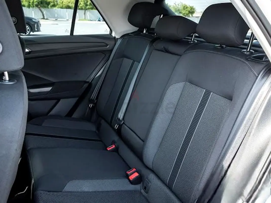 2024 Volkswagen T-Roc for Rent in Motor City photo 10