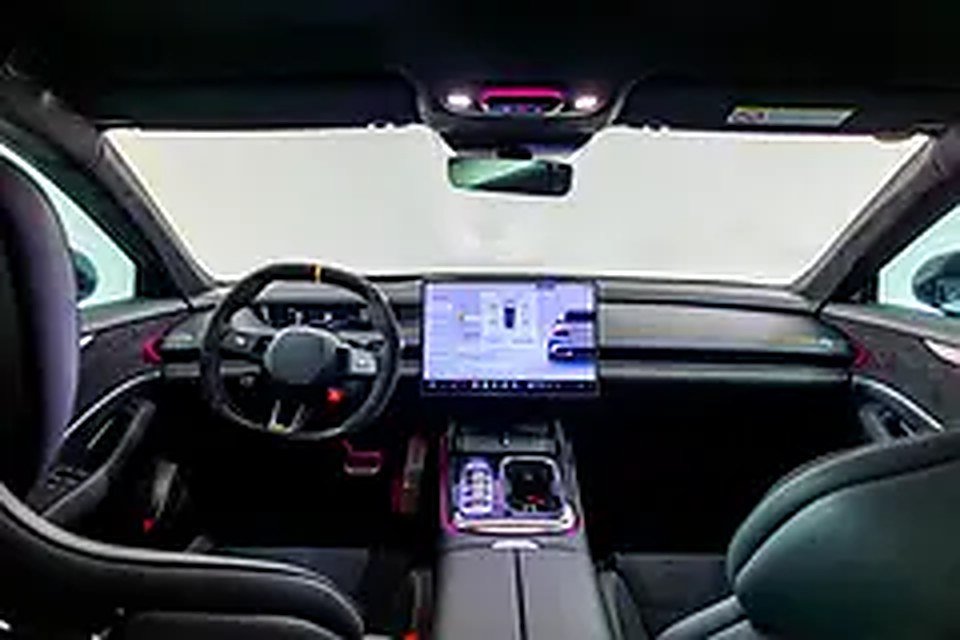 2025 Xiaomi SU7 for Rent in Al Quoz 1 photo 4
