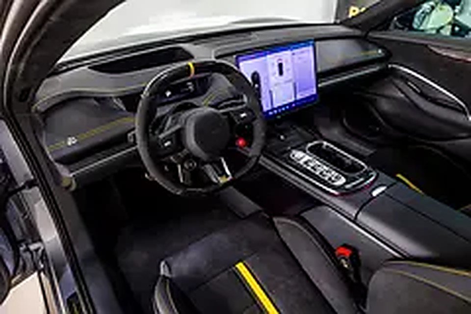 2025 Xiaomi SU7 for Rent in Al Quoz 1 photo 5