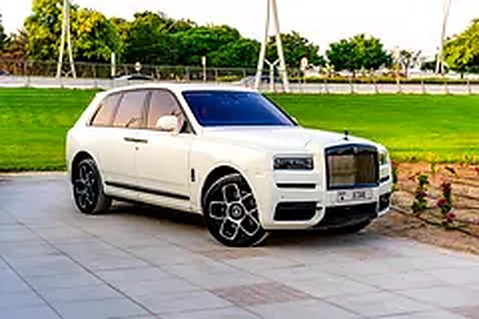 2022 Rolls-Royce Cullinan for Rent in Al Quoz 1 photo 2