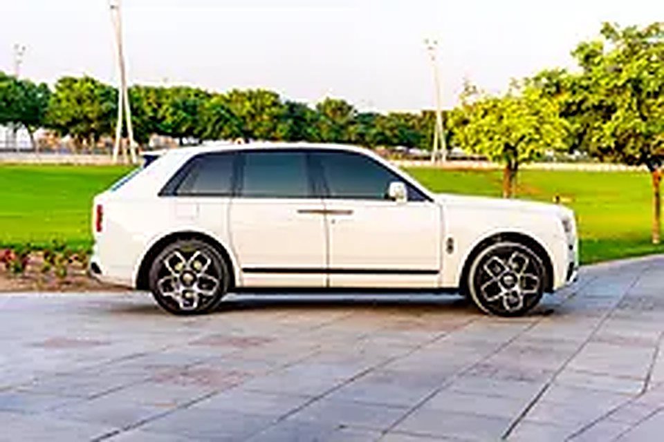 2022 Rolls-Royce Cullinan for Rent in Al Quoz 1 photo 3