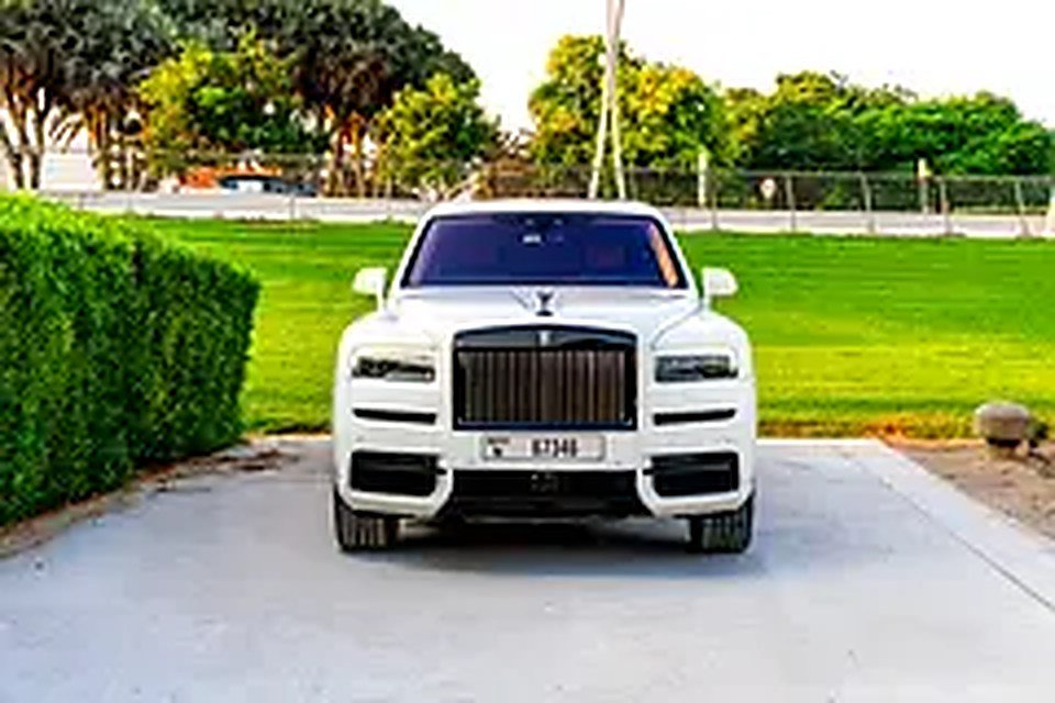 2022 Rolls-Royce Cullinan for Rent in Al Quoz 1 photo 4