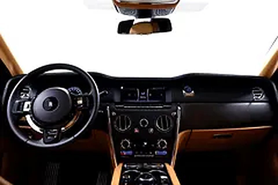 2022 Rolls-Royce Cullinan for Rent in Al Quoz 1 photo 6