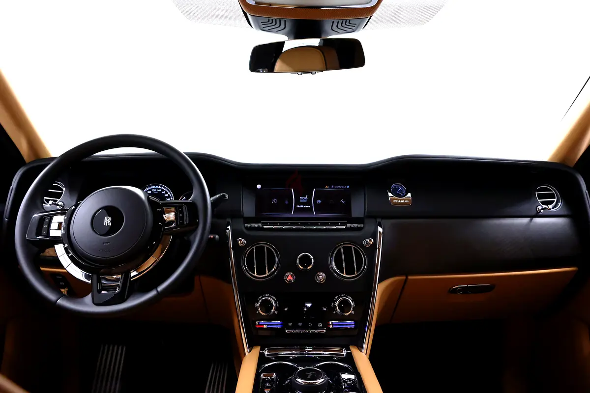 2022 Rolls-Royce Cullinan for Rent in Al Quoz 1 photo 6