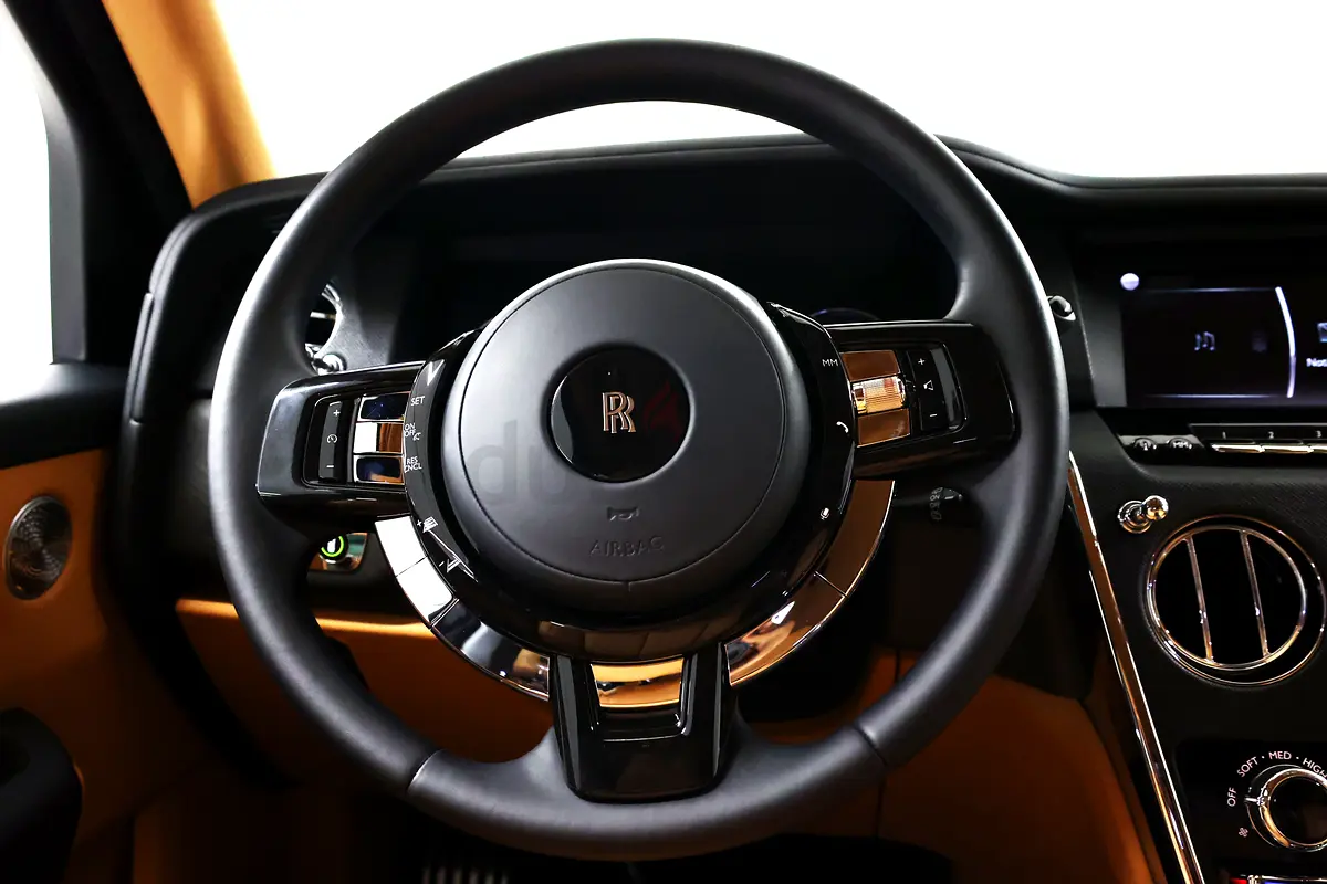 2022 Rolls-Royce Cullinan for Rent in Al Quoz 1 photo 7