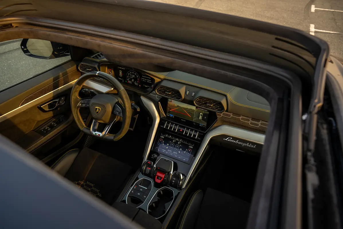 2022 Lamborghini Urus for Rent in Dubai Marina photo 7