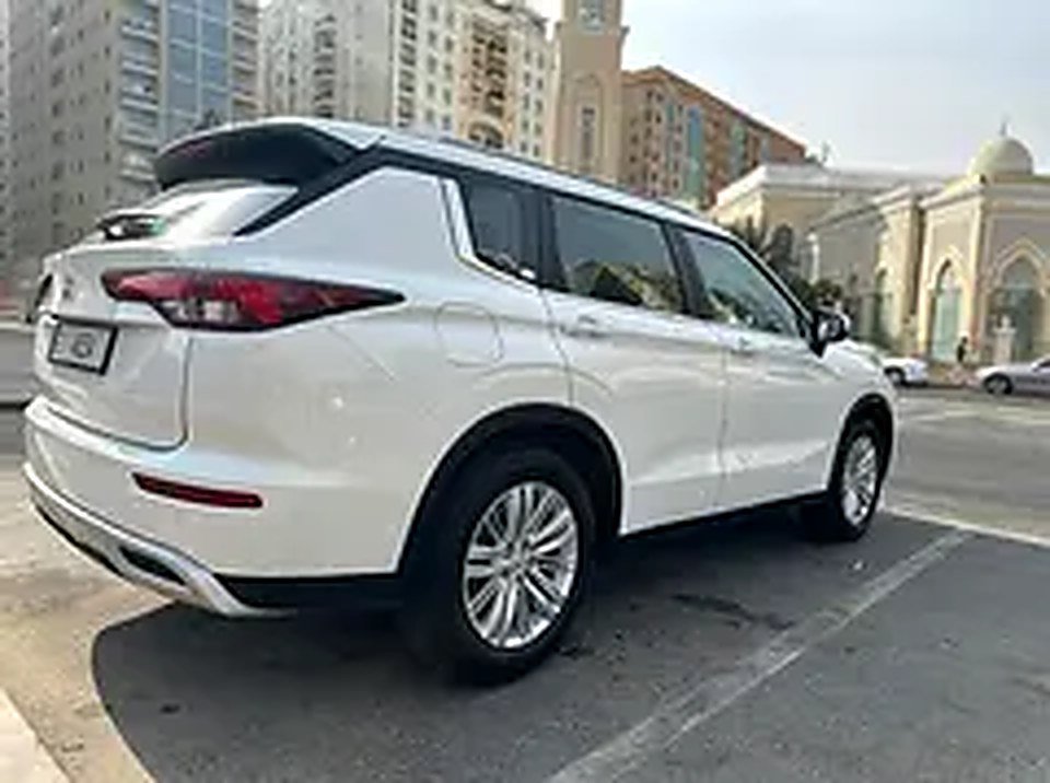 2025 Mitsubishi Outlander for Rent in Al Qusais Industrial 2 photo 4