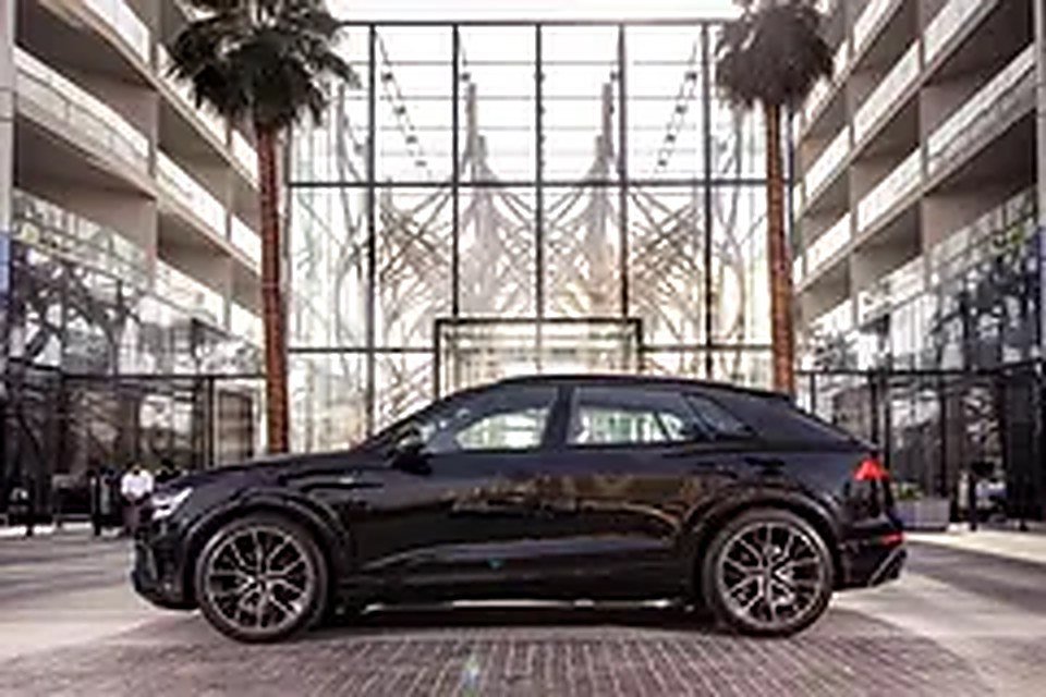 2022 Audi Q8 for Rent in Business Bay photo 3