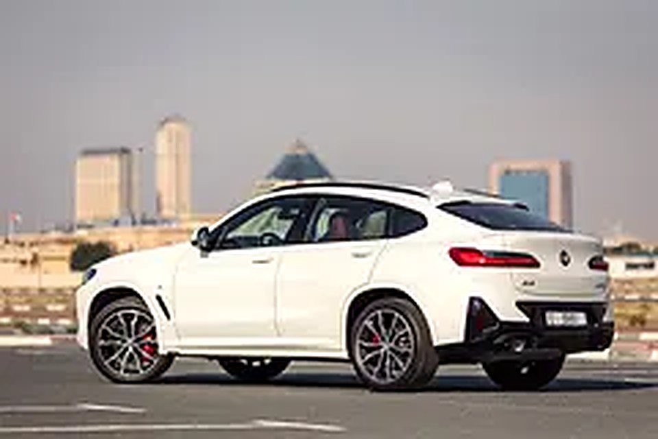 2024 BMW X4 for Rent in Business Bay photo 2