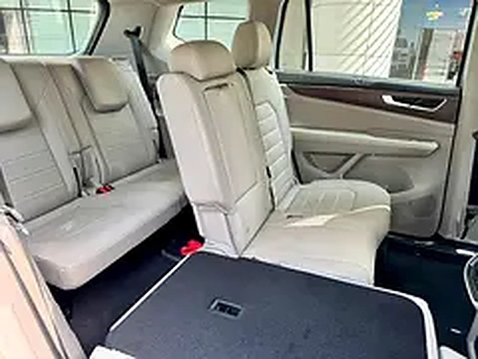 2024 Volkswagen Teramont for Rent in Business Bay photo 5