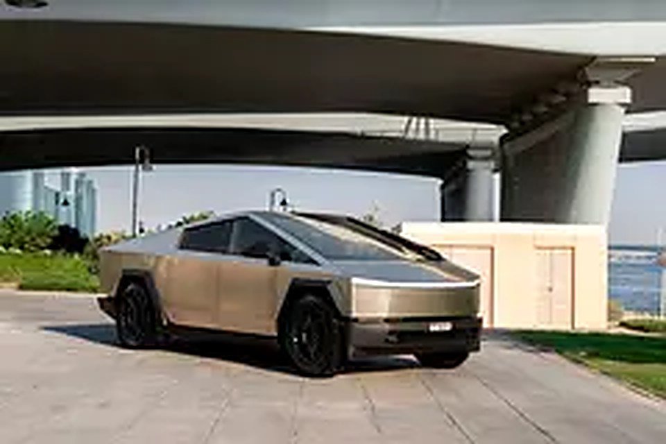2024 Tesla Cybertruck for Rent in Al Quoz 3 photo 3