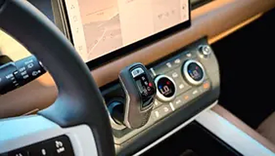 2025 Land Rover Defender for Rent in Central Park photo 4