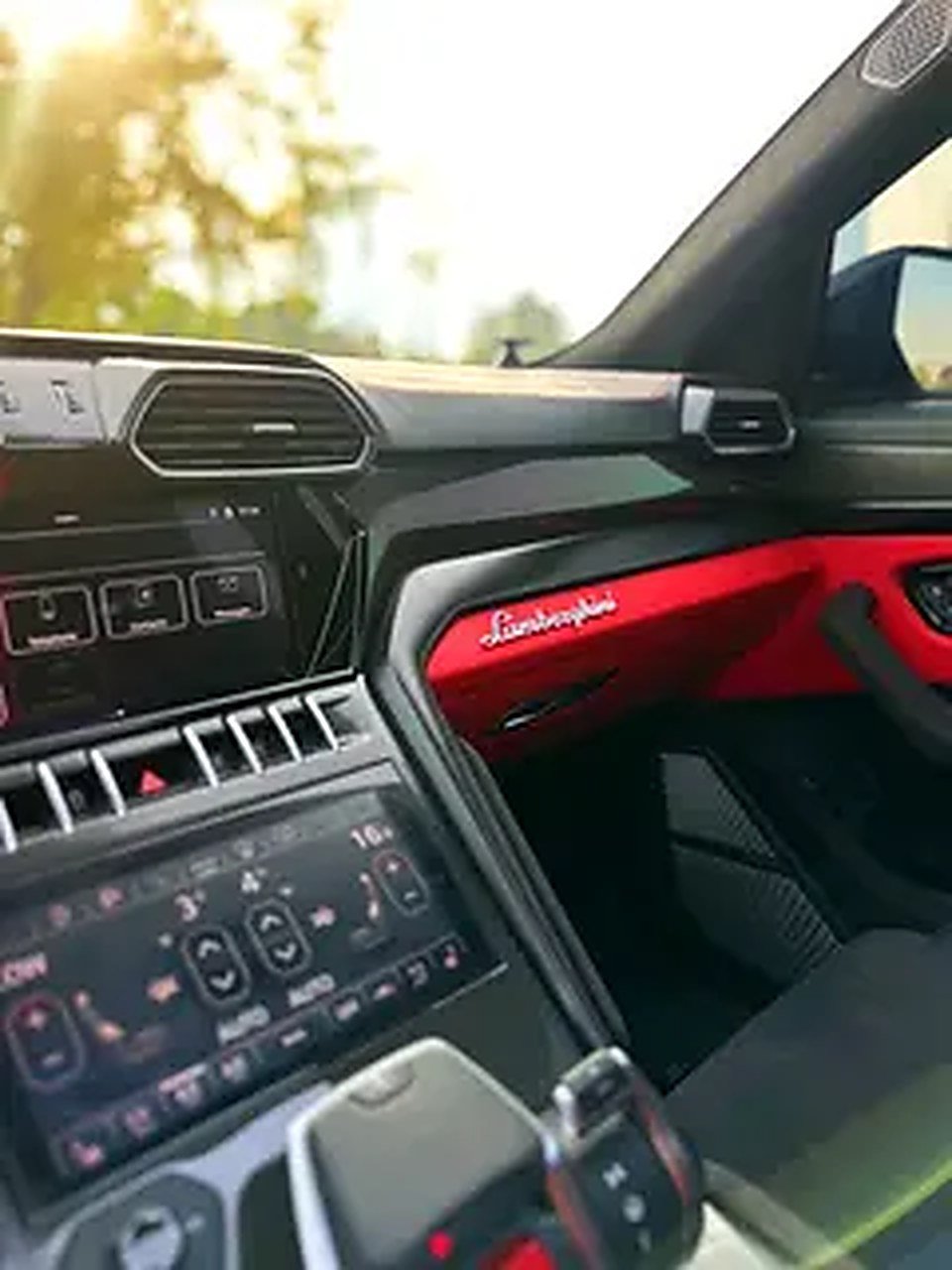 2024 Lamborghini Urus for Rent in Central Park photo 5