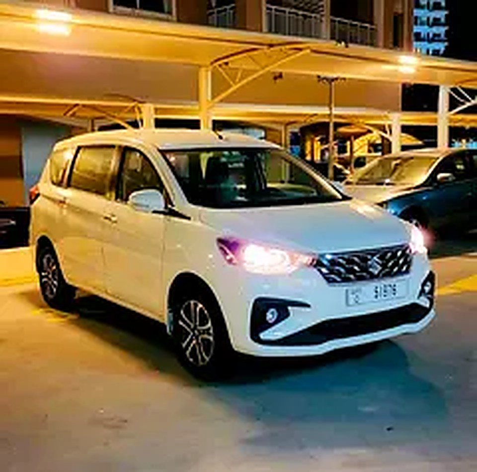 Minivan Seven Seaters,588-/AED Per Week photo 3