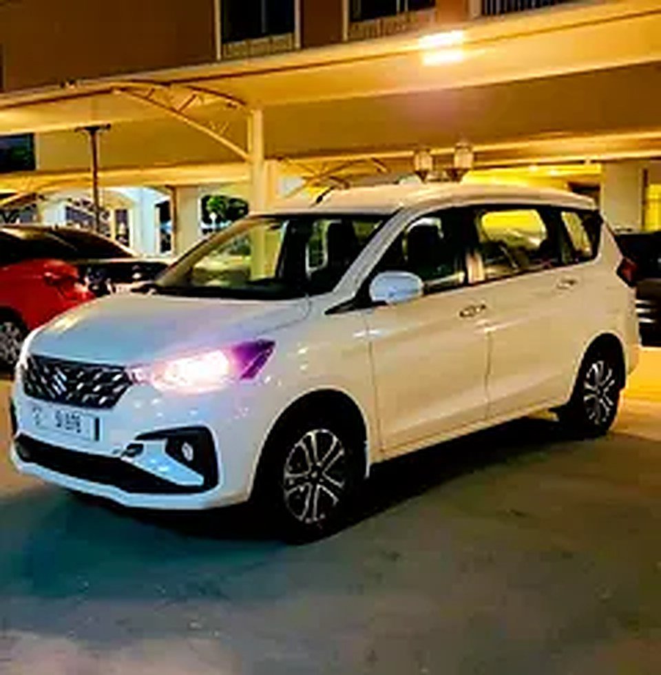 Minivan Seven Seaters,588-/AED Per Week photo 4