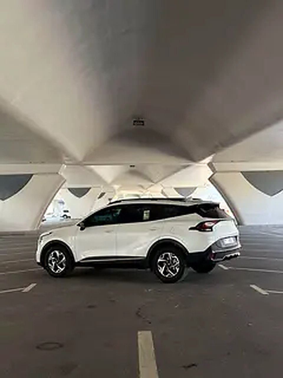 Dubai (White) rental in Business Bay, Dubai