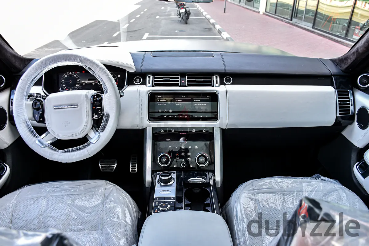2021 Land Rover Range Rover for Rent in Al Jaddaf photo 7