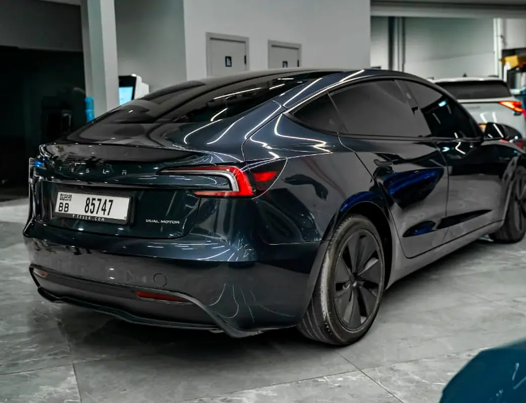 tesla model 3 long range photo 4
