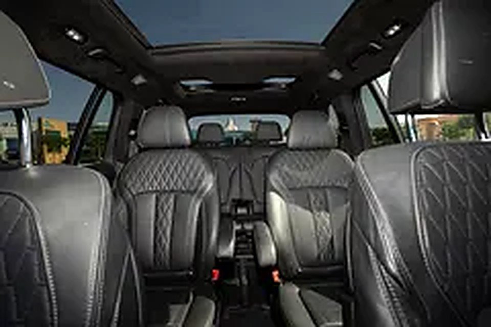 2025 BMW X7 for Rent in Al Barsha 1 photo 5