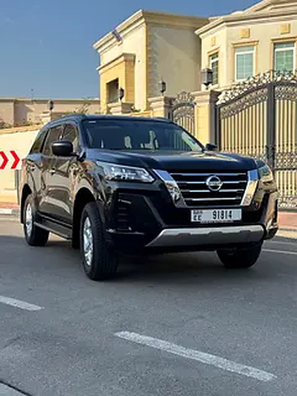 2025 Nissan Xterra for Rent in Al Karama photo 5