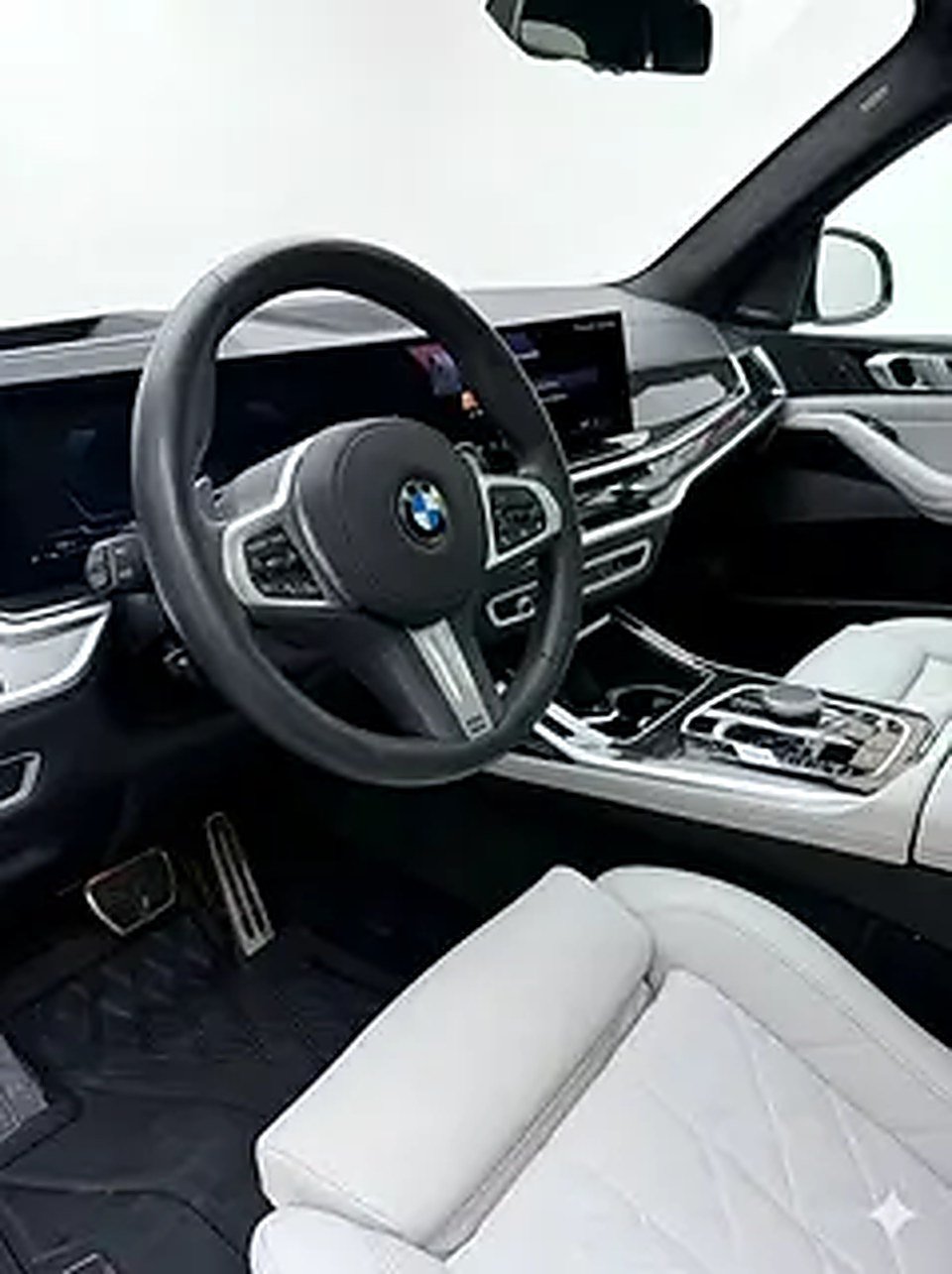 2025 BMW X7 for Rent in Business Bay photo 2