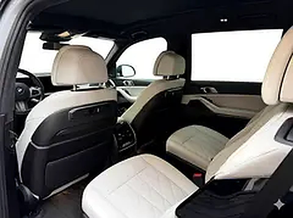 2025 BMW X7 for Rent in Business Bay photo 4