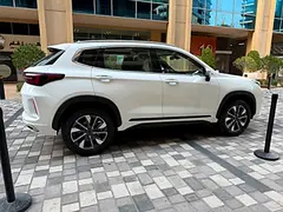 2026 Exeed LX for Rent in Business Bay (White) photo 4