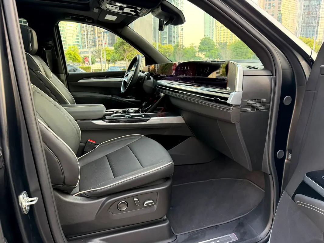 2025 Cadillac Escalade for Rent in Dubai Marina photo 9