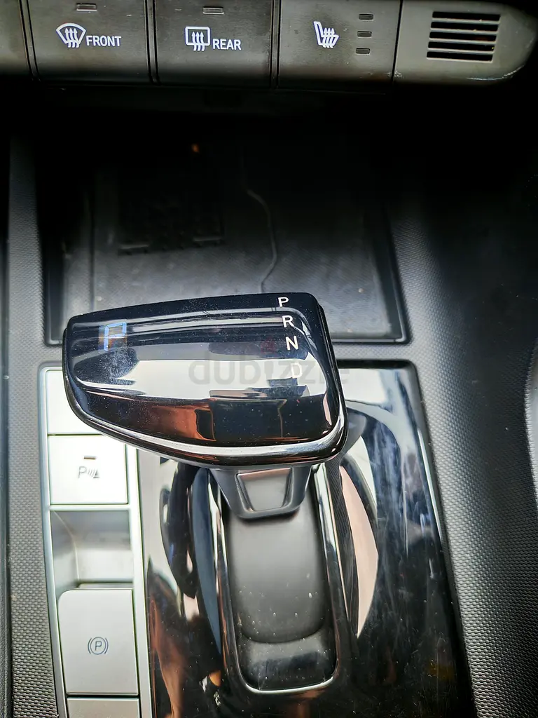 2023 Hyundai Elantra for Rent in Dubai Sports City photo 6