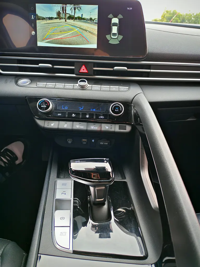 2023 Hyundai Elantra for Rent in Dubai Sports City photo 8