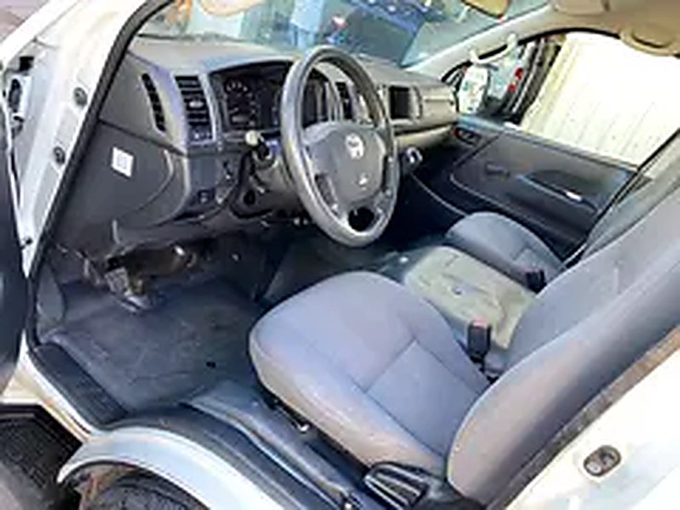 Toyota Hiace 13-Seater for Rent photo 2