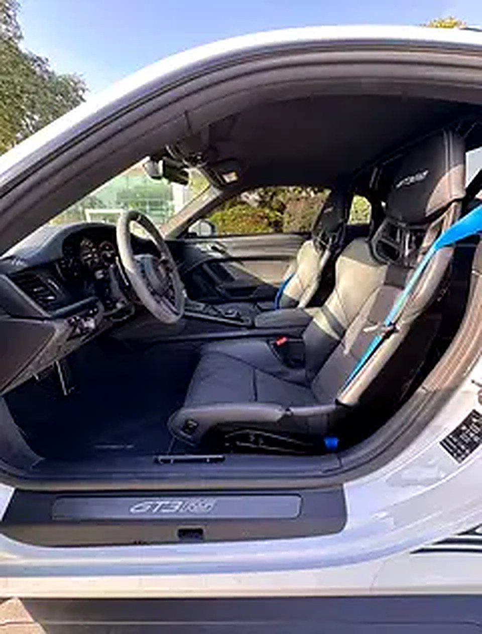 2025 Porsche 911 for Rent in Business Bay (White) photo 3
