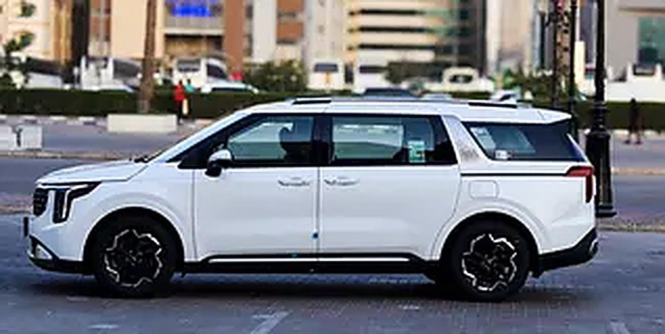 2025 Kia Carnival for Rent in Al Garhoud (White, Automatic, 4 Seater) photo 3