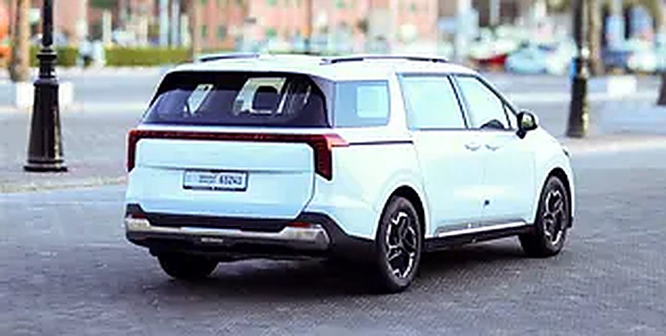 2025 Kia Carnival for Rent in Al Garhoud (White, Automatic, 4 Seater) photo 4