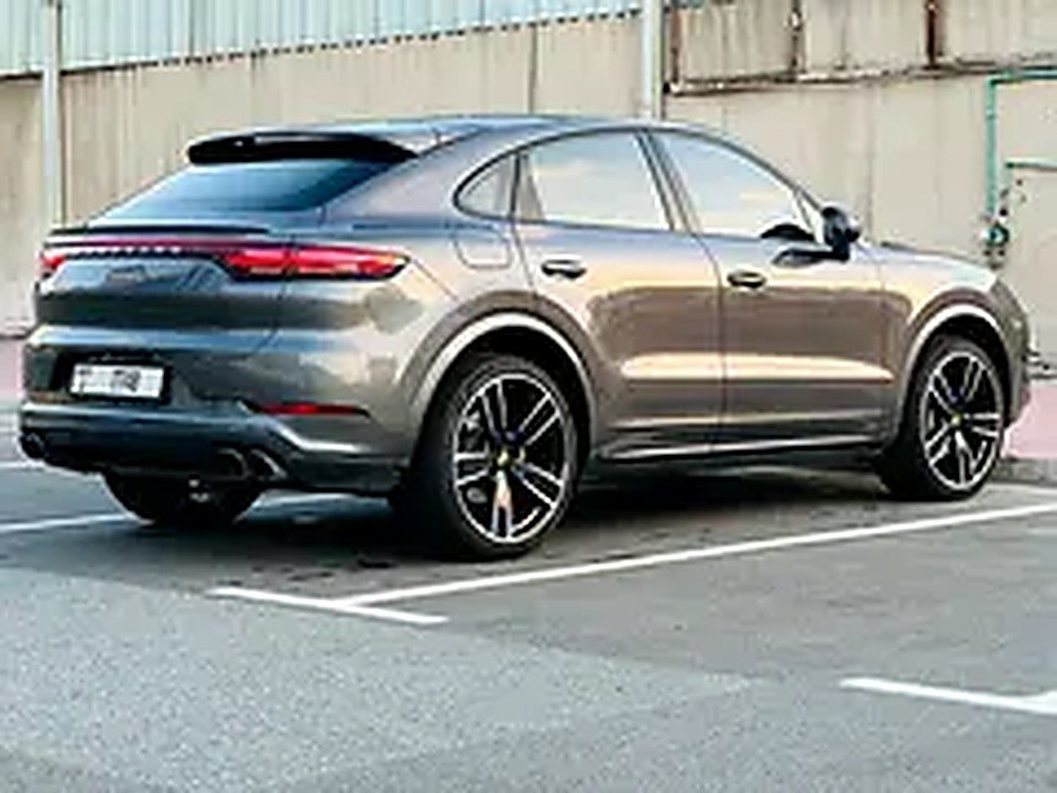 2022 Porsche Cayenne for Rent in Sheikh Zayed Road (Grey) photo 2