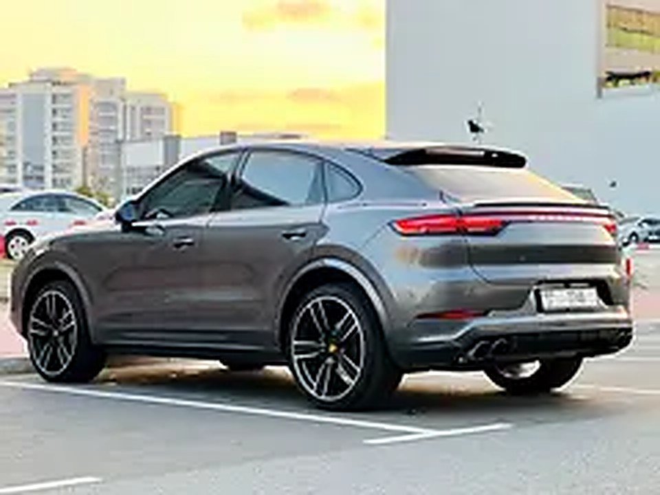 2022 Porsche Cayenne for Rent in Sheikh Zayed Road (Grey) photo 5