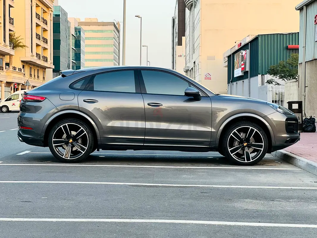 2022 Porsche Cayenne for Rent in Sheikh Zayed Road (Grey) photo 8