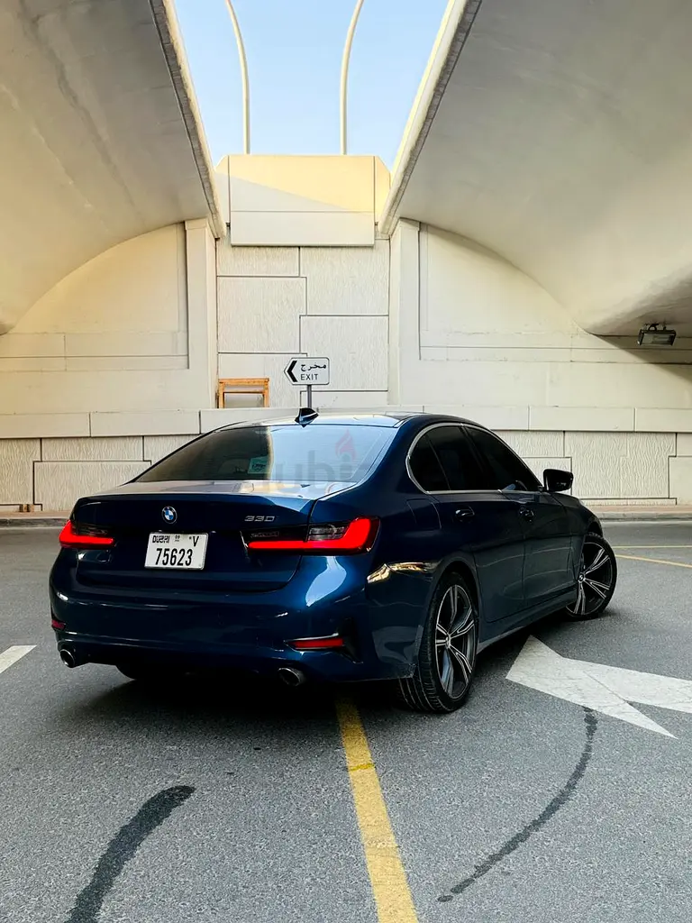 2022 BMW 3-Series for Rent in Business Bay photo 3