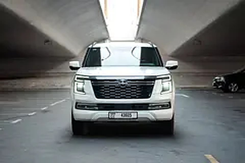 2025 Nissan Patrol for Rent in Business Bay (White, Manual, 8 Seater) photo 2
