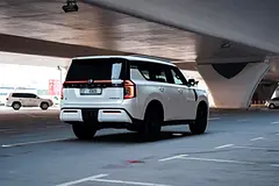 2025 Nissan Patrol for Rent in Business Bay (White, Manual, 8 Seater) photo 4