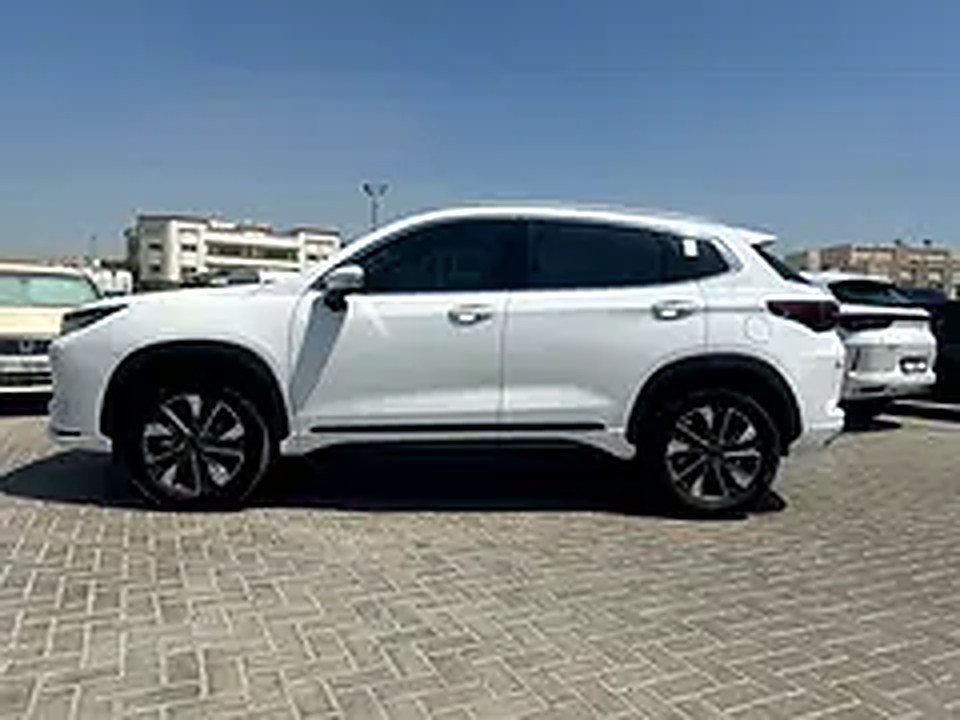 2025 Exeed LX for Rent in Downtown Dubai photo 3