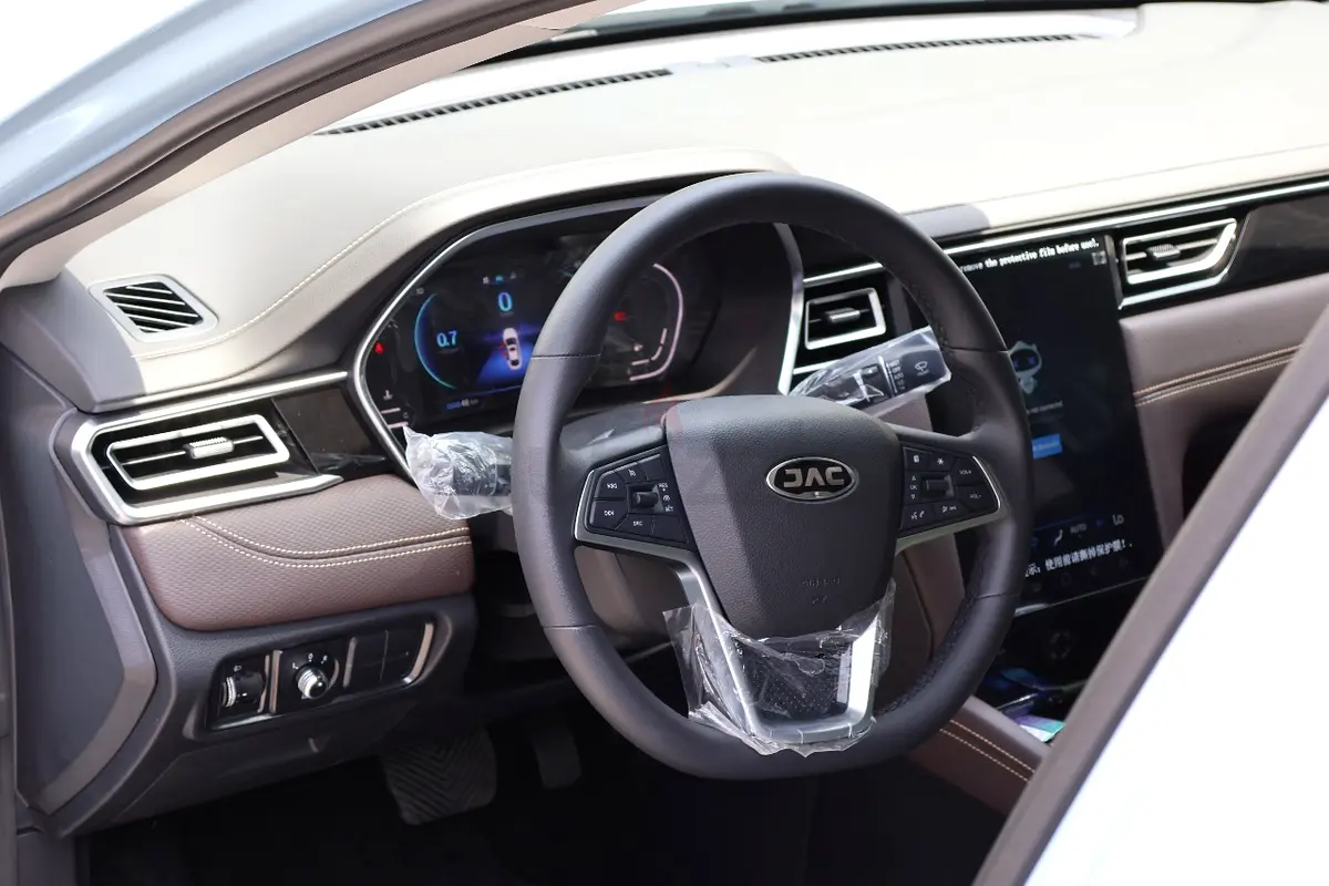 2026 JAC J7 for Rent in Al Muraqqabat photo 7