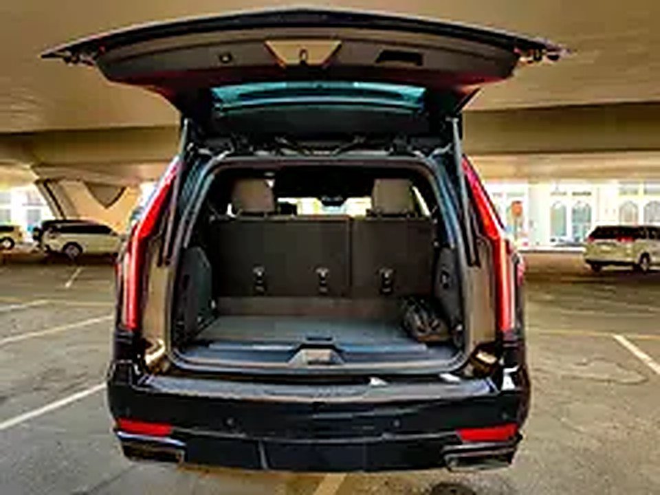 2021 Cadillac Escalade for Rent in Business Bay photo 4