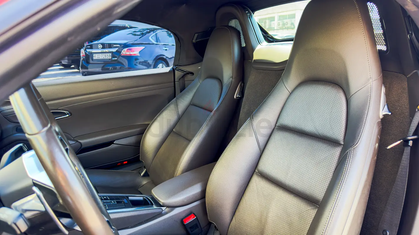 2022 Porsche Boxster for Rent in Al Quoz Industrial Area 4 photo 5