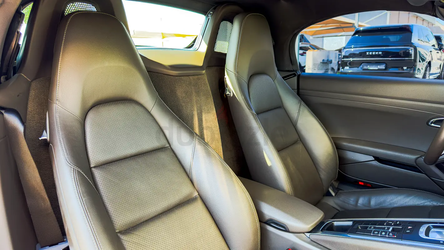 2022 Porsche Boxster for Rent in Al Quoz Industrial Area 4 photo 10