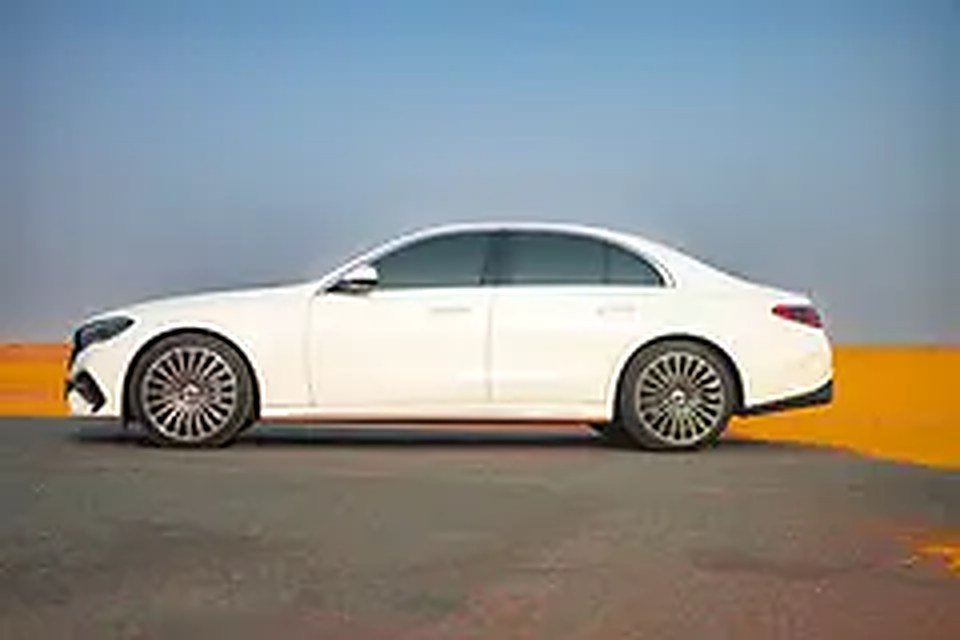 2025 Mercedes E200 – Elegance Meets Innovation photo 4