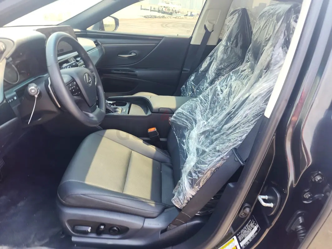 2023 Lexus ES-Series for Rent in Al Mamzar photo 6