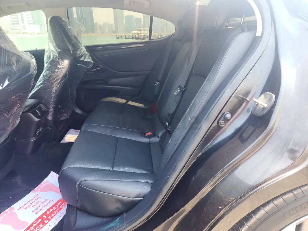 2023 Lexus ES-Series for Rent in Al Mamzar photo 7